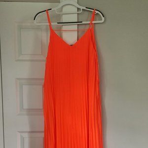 Pleated v-neck sleeveless maxi dress - Neon Orange